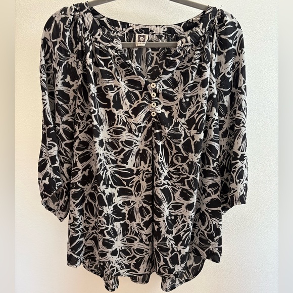 Anne Klein Black And White Floral V-Neck Blouse 2X - Picture 1 of 5